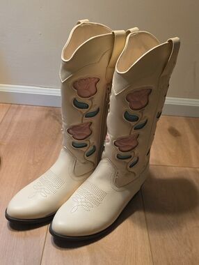art class Cream Floral Embroidered Western Boots